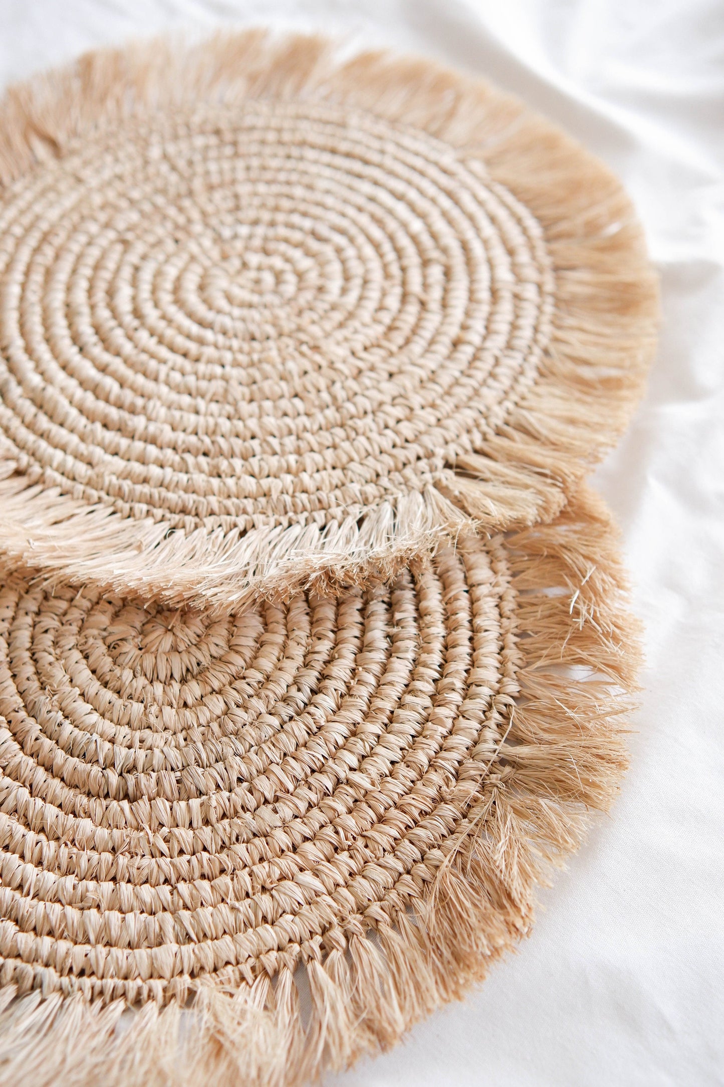 Natural Raffia Placemat Set, Raffia Fringe Placemat, Wedding Placemat, Boho Placemat, Round Fringe Placemat, Boho Wedding Table Charger