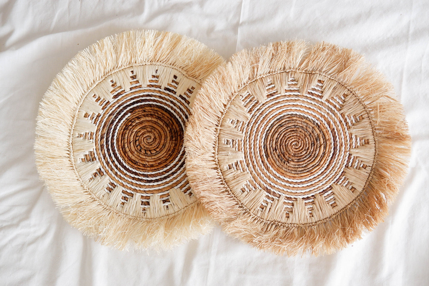 Seagrass Basket Wall Decor, Woven Fringe Basket Wall Decor, Raffia Fringe Wall Decor, Boho Wedding Table Charger, Wedding Table Decor