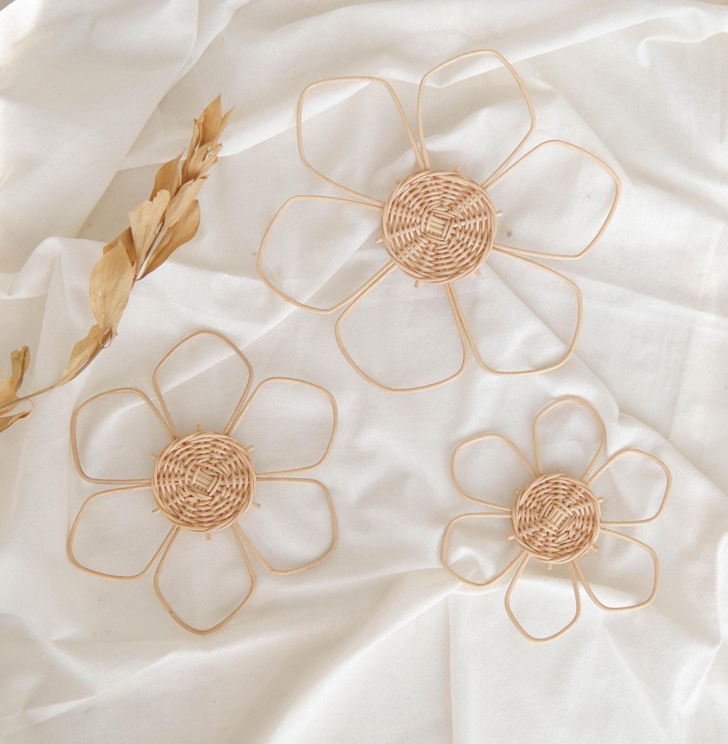 Rattan Flower Wall Decor Set 3, Daisy Rattan Nursery Decor, Boho Rattan Girl Nursery Flower, Boho Kids Bedroom Decor, Playroom Decor Girl
