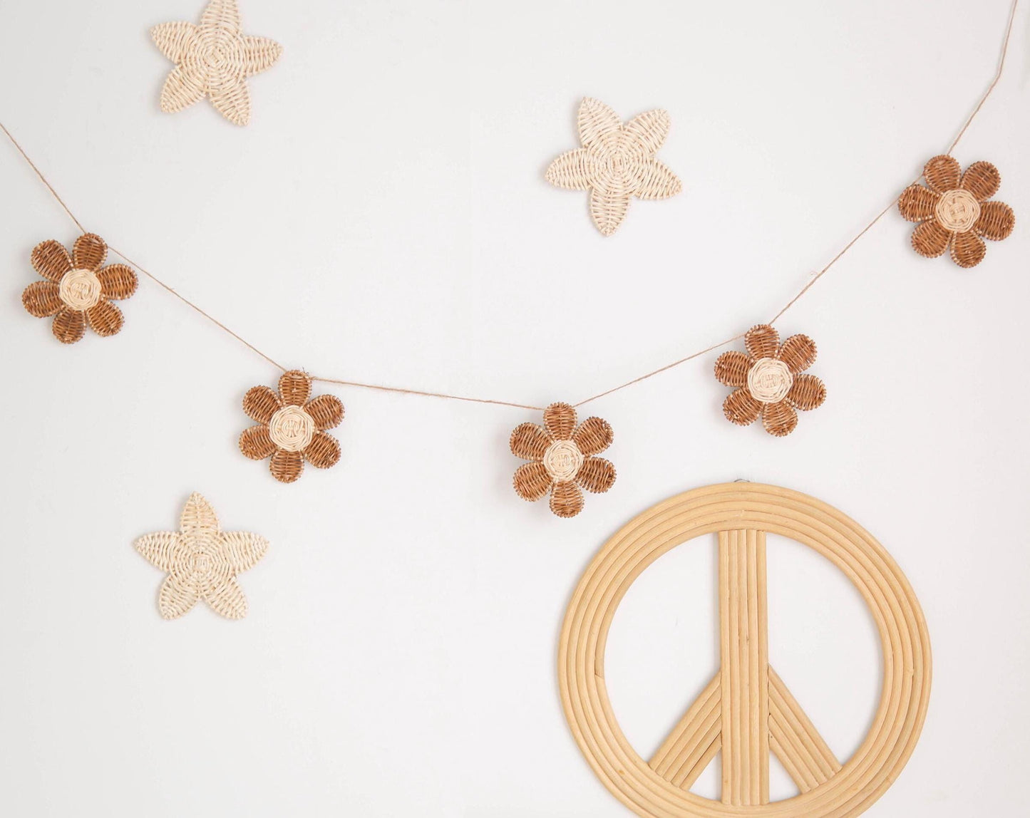 Rattan Flower Wall Decor, Flower Garland Nursery, Girl Nursery Decor Daisy, Boho Garland Decor Hanging, Wicker Daisy Shelf Decor, Rattan Toy